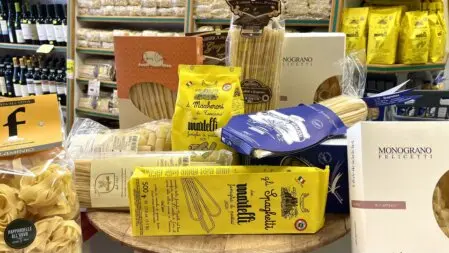 Confezioni assortite di pasta artigianale dei migliori pastifici italiani: Felicetti, Benedetto Cavalieri, Martelli, Deci Ova, Gragnano e Flaminio, disponibili presso La Sorgente dell'Alimentazione a Roma.<br /><br />